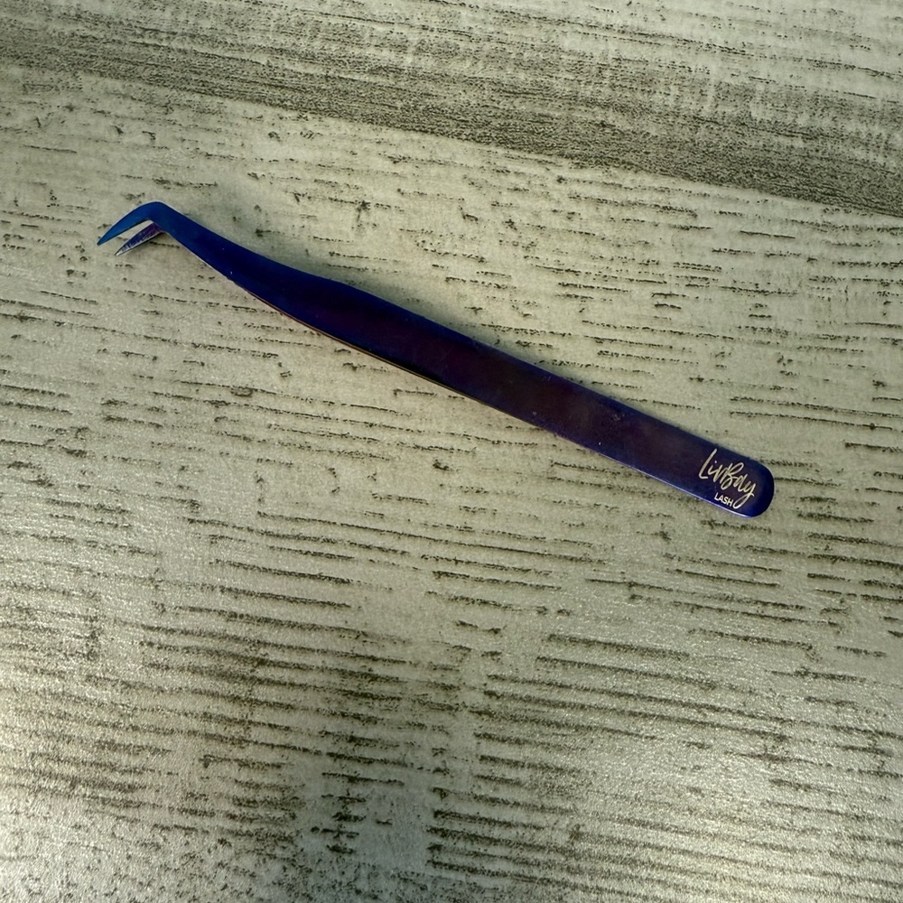 LivBay Lash - Sweet Cheeks - Volume Tweezer